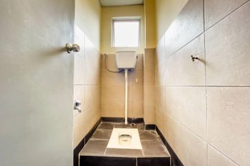 3 Storey ShopLot, Jalan Langat 6 Taman Sri Langat Jalan reko Kajang