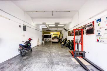 3 Storey ShopLot, Jalan Langat 6 Taman Sri Langat Jalan reko Kajang
