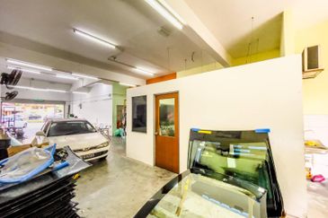 3 Storey ShopLot, Jalan Langat 6 Taman Sri Langat Jalan reko Kajang