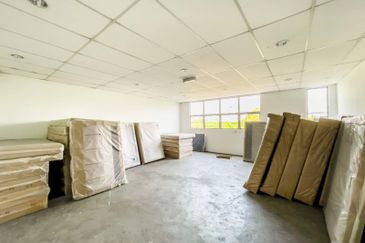 3 Storey ShopLot, Jalan Langat 6 Taman Sri Langat Jalan reko Kajang