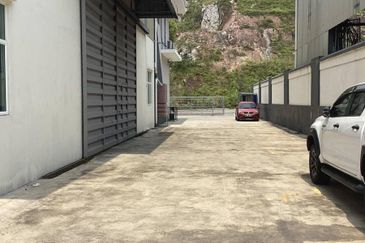 SEMI D FACTORY FOR SALE AT SEMENYIH