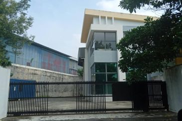 SEMI D, FACTORY AT SEMENYIH FOR SALE