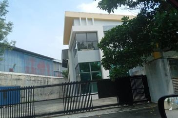 SEMI D, FACTORY AT SEMENYIH FOR SALE