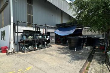 SEMI D, FACTORY AT SEMENYIH FOR SALE