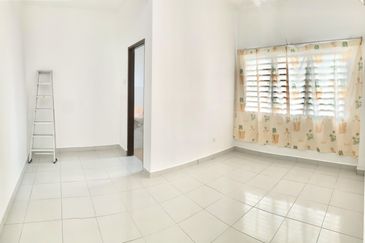Apartment Suria Bayu .