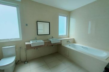 Exclusive Three Storey Bungalow Bandar Sungai Long Cheras 