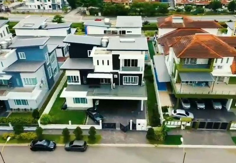 Exclusive Three Storey Bungalow Bandar Sungai Long Cheras 