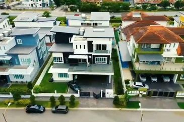 Exclusive Three Storey Bungalow Bandar Sungai Long Cheras 