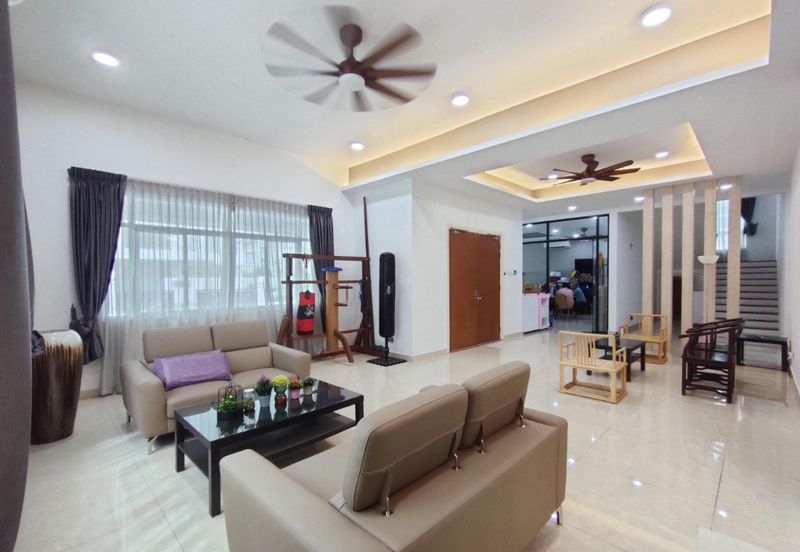 Exclusive Three Storey Bungalow Bandar Sungai Long Cheras 