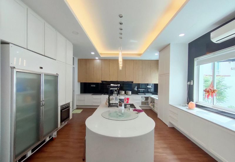 Exclusive Three Storey Bungalow Bandar Sungai Long Cheras 