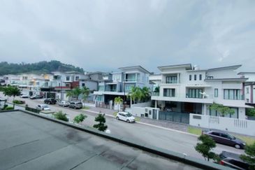 Exclusive Three Storey Bungalow Bandar Sungai Long Cheras 