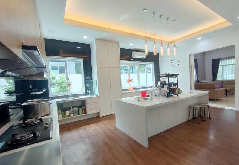 Exclusive Three Storey Bungalow Bandar Sungai Long Cheras 