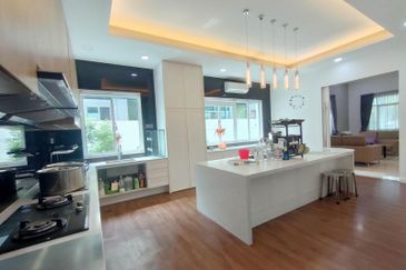 Exclusive Three Storey Bungalow Bandar Sungai Long Cheras 