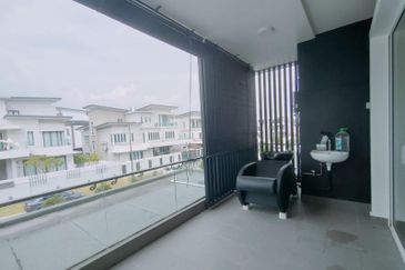 Exclusive Three Storey Bungalow Bandar Sungai Long Cheras 