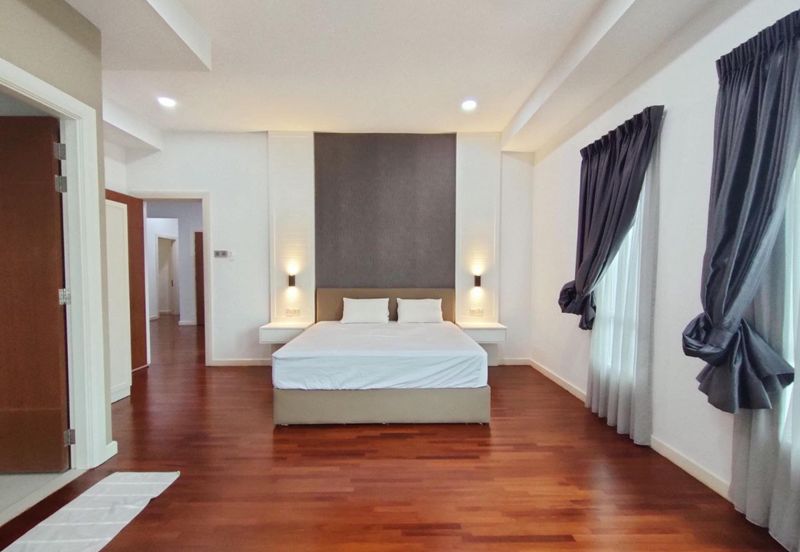 Exclusive Three Storey Bungalow Bandar Sungai Long Cheras 