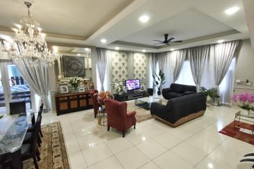 FULLY RENOVATED 3 STOREY SEMI D , 1080 RESIDENCE KAJANG 