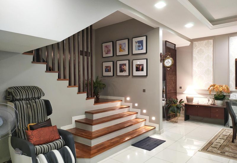 FULLY RENOVATED 3 STOREY SEMI D , 1080 RESIDENCE KAJANG 