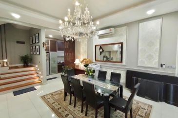 FULLY RENOVATED 3 STOREY SEMI D , 1080 RESIDENCE KAJANG 