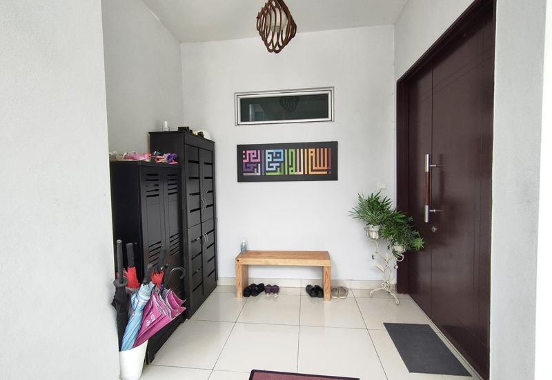 FULLY RENOVATED 3 STOREY SEMI D , 1080 RESIDENCE KAJANG 