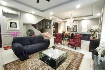 FULLY RENOVATED 3 STOREY SEMI D , 1080 RESIDENCE KAJANG 