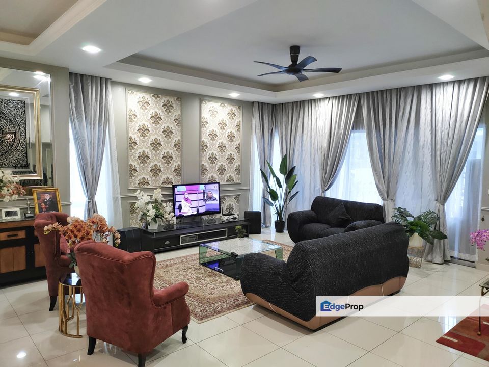 FULLY RENOVATED 3 STOREY SEMI D , 1080 RESIDENCE KAJANG , Selangor, Kajang