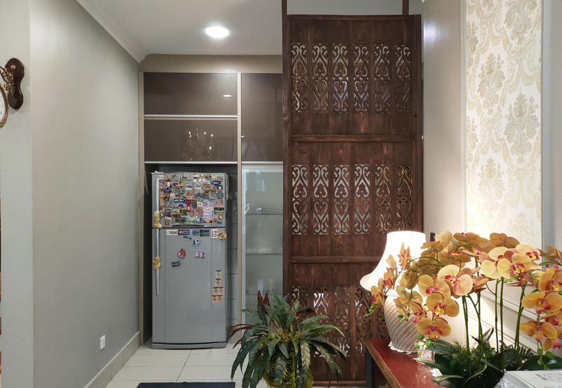 FULLY RENOVATED 3 STOREY SEMI D , 1080 RESIDENCE KAJANG 