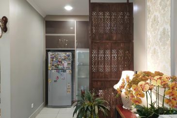 FULLY RENOVATED 3 STOREY SEMI D , 1080 RESIDENCE KAJANG 