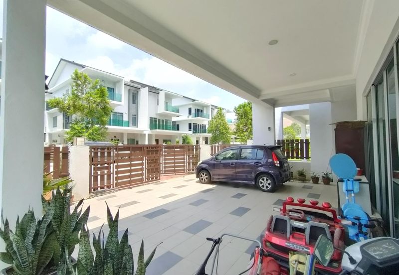 FULLY RENOVATED 3 STOREY SEMI D , 1080 RESIDENCE KAJANG 