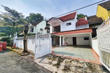 Newly Refurbish 2 Storey Semi Detached House at Taman Pinggiran Ukay