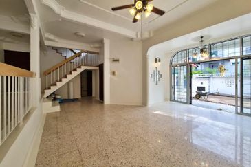 Newly Refurbish 2 Storey Semi Detached House at Taman Pinggiran Ukay