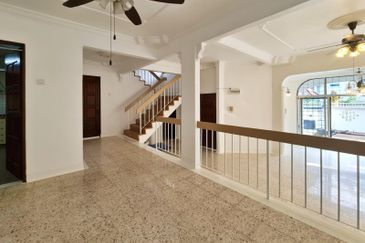 Newly Refurbish 2 Storey Semi Detached House at Taman Pinggiran Ukay