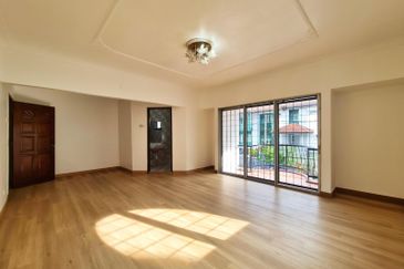 Newly Refurbish 2 Storey Semi Detached House at Taman Pinggiran Ukay