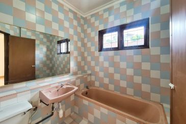 Newly Refurbish 2 Storey Semi Detached House at Taman Pinggiran Ukay