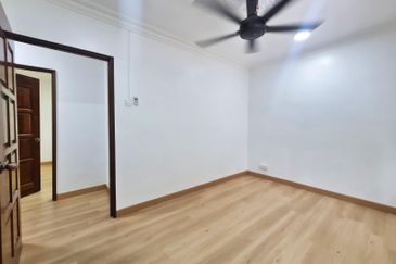 Newly Refurbish 2 Storey Semi Detached House at Taman Pinggiran Ukay