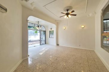 Newly Refurbish 2 Storey Semi Detached House at Taman Pinggiran Ukay