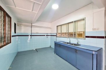 Newly Refurbish 2 Storey Semi Detached House at Taman Pinggiran Ukay