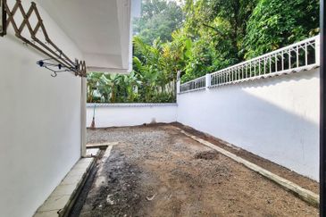 Newly Refurbish 2 Storey Semi Detached House at Taman Pinggiran Ukay