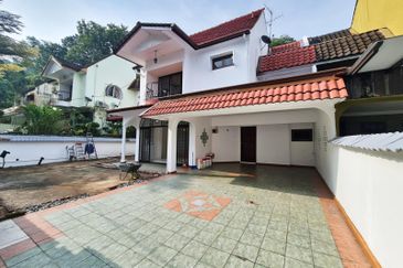 Newly Refurbish 2 Storey Semi Detached House at Taman Pinggiran Ukay