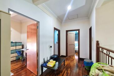 Renovated Facing Open End Lot 2 Storey Terrace at Laman Putra, Putra Height