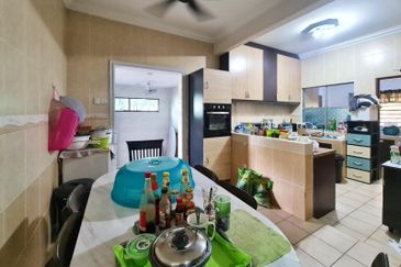 Renovated Facing Open End Lot 2 Storey Terrace at Laman Putra, Putra Height