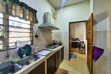 Renovated Facing Open End Lot 2 Storey Terrace at Laman Putra, Putra Height