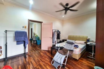 Renovated Facing Open End Lot 2 Storey Terrace at Laman Putra, Putra Height