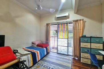 Renovated Facing Open End Lot 2 Storey Terrace at Laman Putra, Putra Height