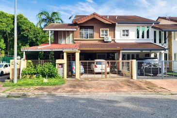 Renovated Facing Open End Lot 2 Storey Terrace at Laman Putra, Putra Height