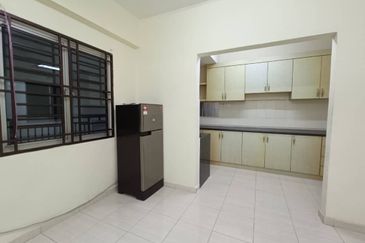 Bangunan Duta Impian (The Embassy Suites)