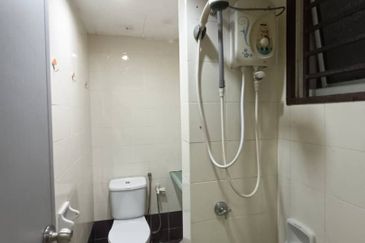 Bangunan Duta Impian (The Embassy Suites)