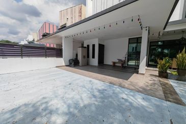 Maple Red, Adda Heights