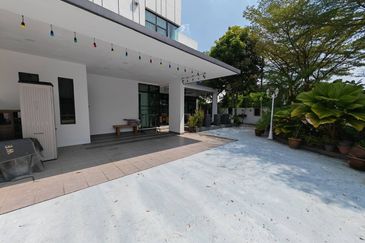 Maple Red, Adda Heights