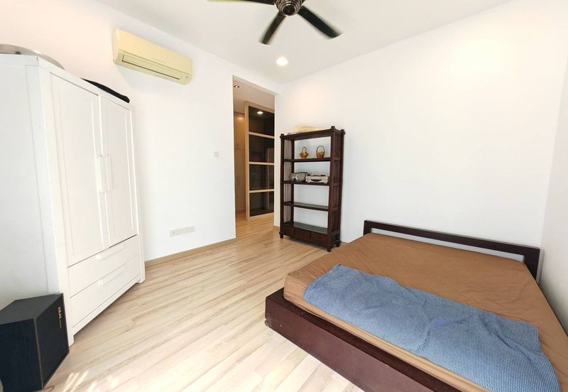 Maple Red, Adda Heights