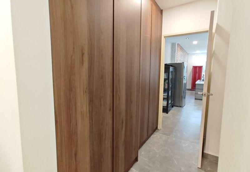 Maple Red, Adda Heights